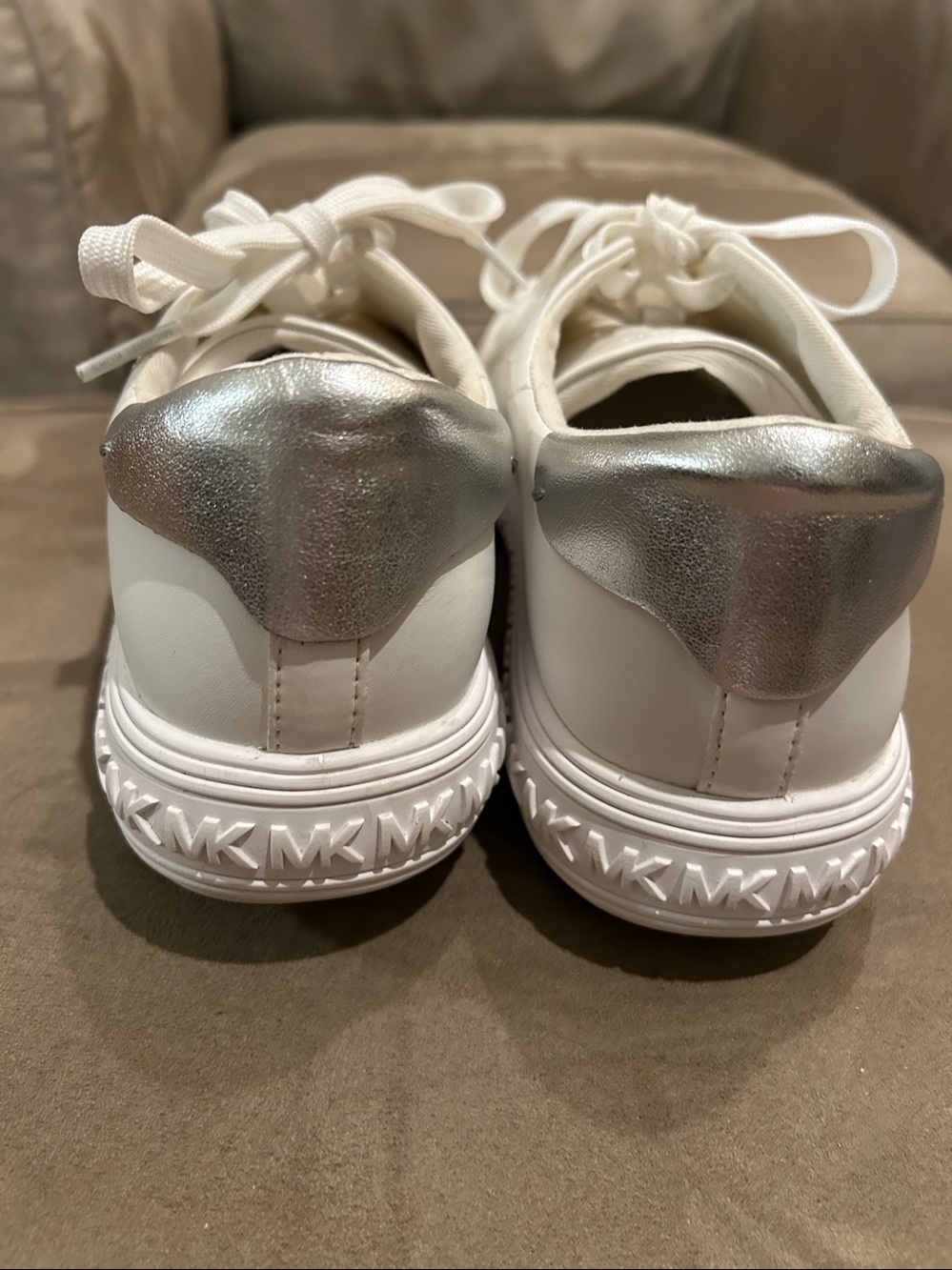 Michael Kors Grove Lace Up Leather Sneakers Size 8.5 - Picture 3 of 8